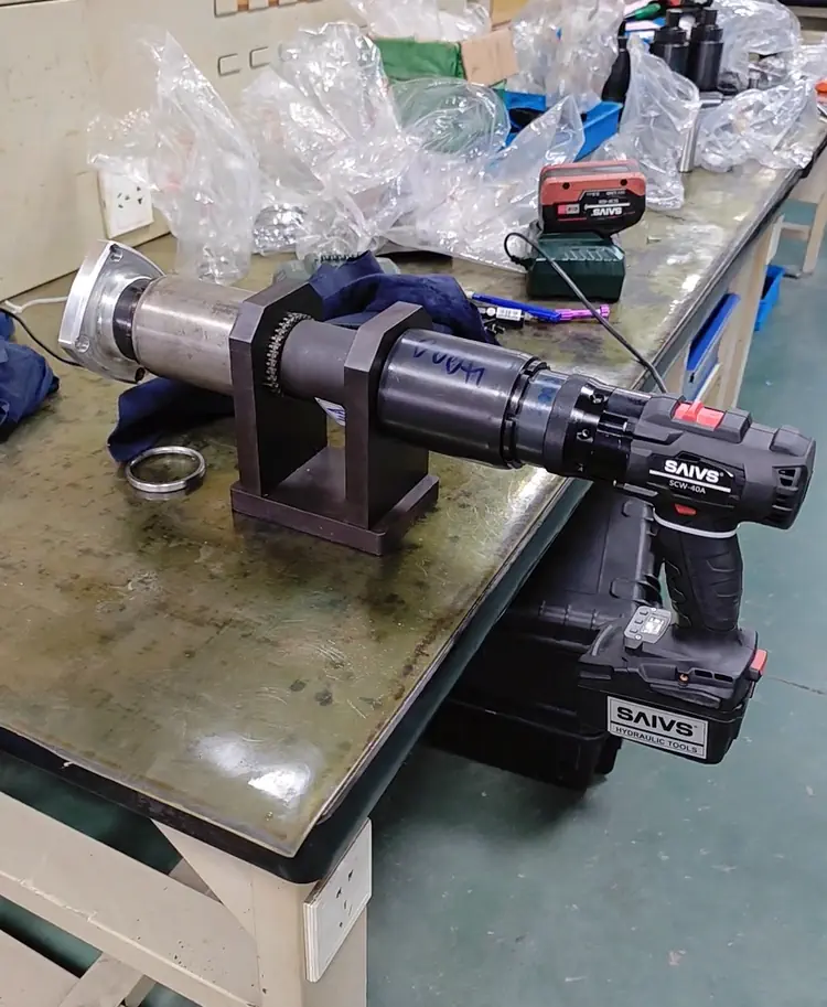 The Ultimate Guide to Safely Using Battery-Powered Brushless Torque Wrenches for Industrial Applications(Images2) battery-powered-brushless-torque-wrench-guide-3.webp